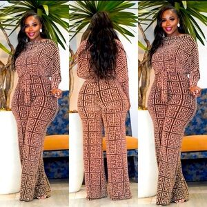 Elegant black and gold Jumpsuit perfect for the holidays!